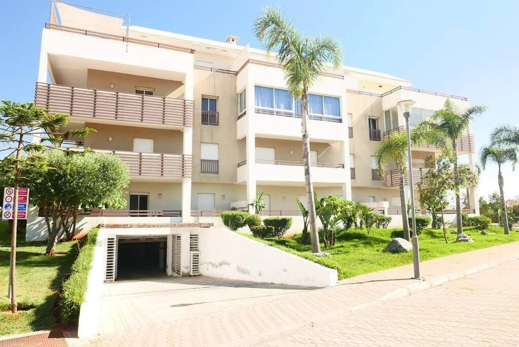 Apartment Standing -