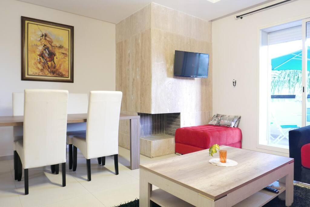 Apartment Standing - *